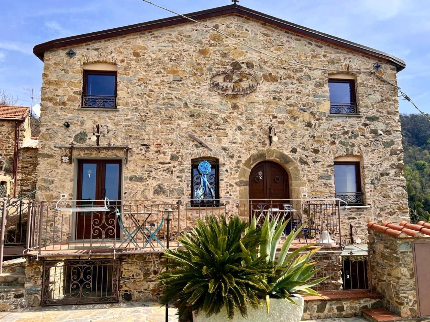 Casa Dell'Angelo Apartment Кастелнуово Магра Екстериор снимка